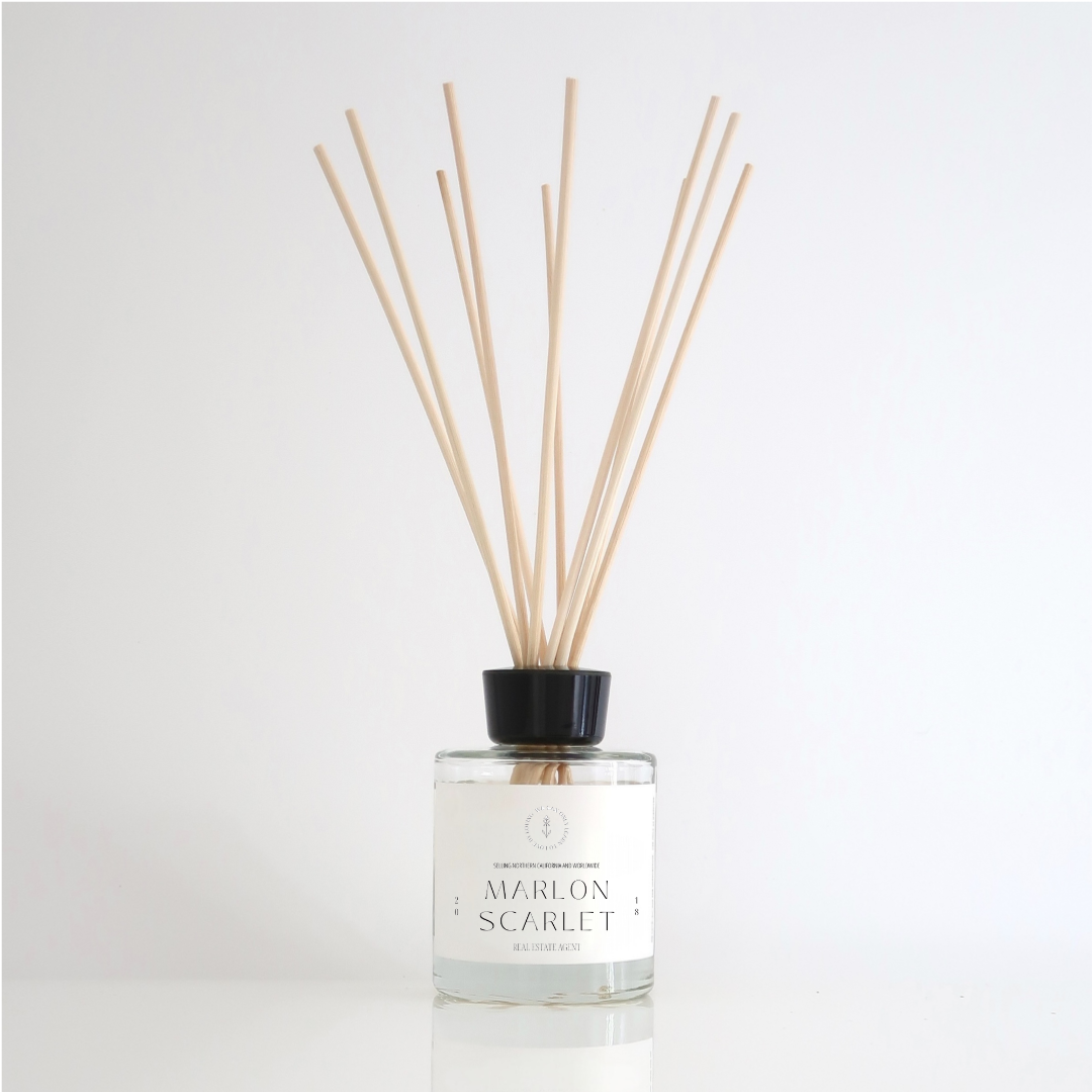 Luxury reed diffusers with personalized wedding favor tags