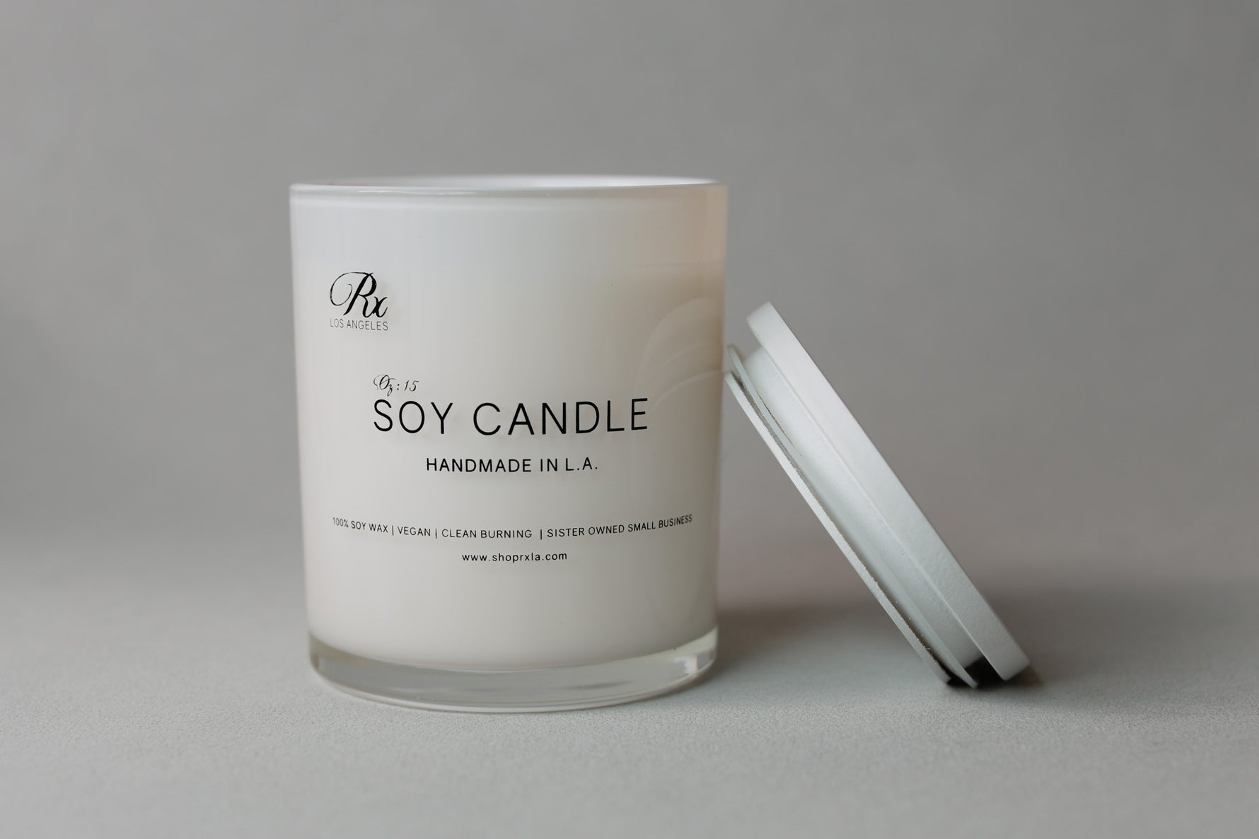 Elevate your space with the cozy elegance of our Earl Grey candle—bright bergamot and lavender over warm black tea, amber, and soft musk